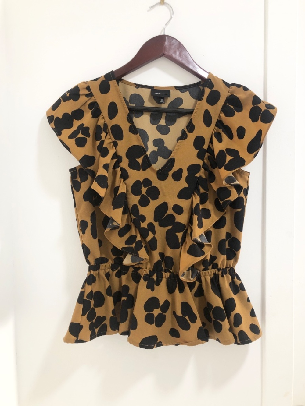 WHO WHAT WEAR Leopard Print Flutter Sleeve Peplum Blouse NWOT XS